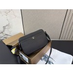 ¥530 【Burberry】⭐654TT⭐54R⭐ 尺寸：17x 25CM ming