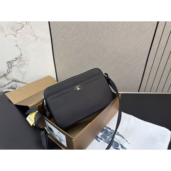 ¥530 【Burberry】⭐654TT⭐54R⭐ 尺寸：17x 25CM ming