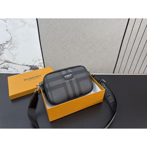 ¥520【Burberry】 ⭐657UU⭐ssx⭐ 尺寸：13 x 22CM ming