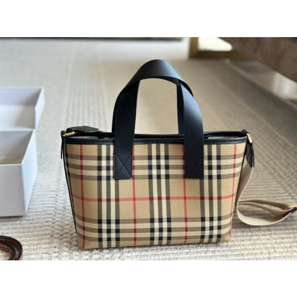 ¥480 【Burberry】⭐⭐782⭐61 尺寸25*18.斯美斯