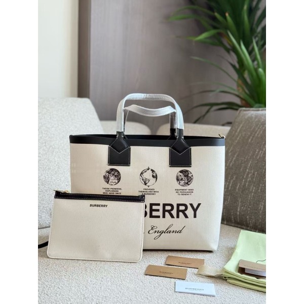 ¥560【Burberry】 ⭐⭐8055⭐6 尺寸 长37cm 宽14.5cm 高24cm 斯美斯