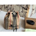¥480 【Burberry】⭐⭐273⭐7 尺寸18*20 斯美斯