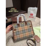 ¥620 【Burberry】⭐⭐87⭐41 尺寸32*25 斯美斯