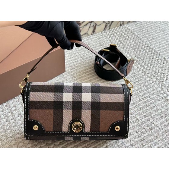 ¥580【Burberry】 ⭐⭐806⭐616  24*13 斯美斯