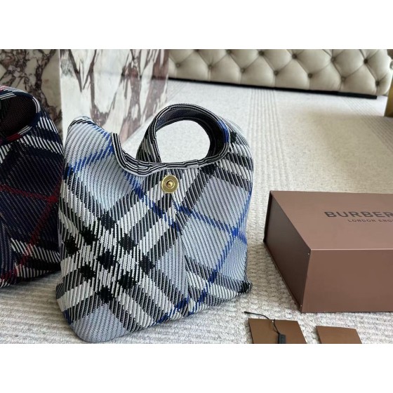 /·¥680 【Burberry】⭐⭐81⭐02 尺寸22*27 斯美齐