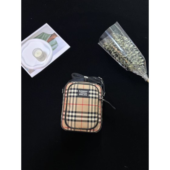 /·¥420 【Burberry】⭐⭐8023⭐381