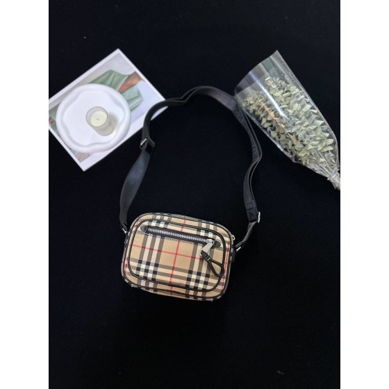 /·¥420【Burberry】 ⭐⭐8010⭐152