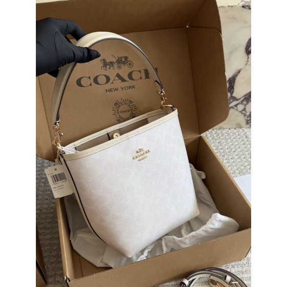 ¥560 【Coach】⭐Y87uu⭐i69⭐ 尺寸：21×17CM vc