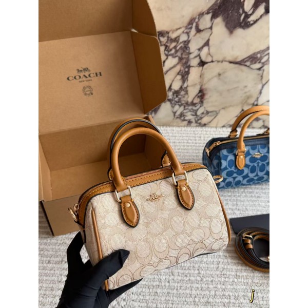 ¥580【Coach】 ⭐7Un22⭐38⭐  尺寸：17.5×12×10CM vc
