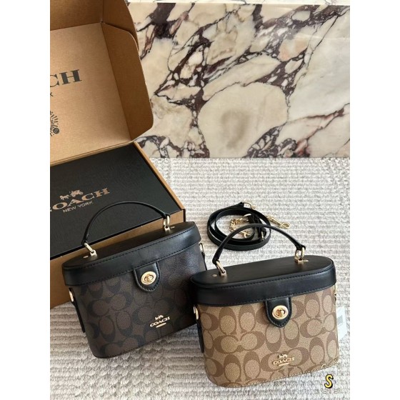 ¥520 【Coach】⭐43EE7⭐6⭐ 尺寸：19×13CM vc