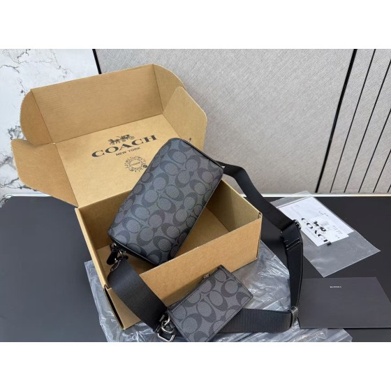 ¥520【Coach】 ⭐E7n8⭐Q1x⭐ 尺寸：12 x 22CM ming