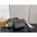 ¥530【Coach】 ⭐x76T⭐MM7⭐ 尺寸：15 x 23CM ming