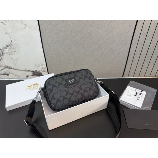 ¥510【Coach】 ⭐hY66⭐E1⭐ 尺寸：13 x 22CM ming
