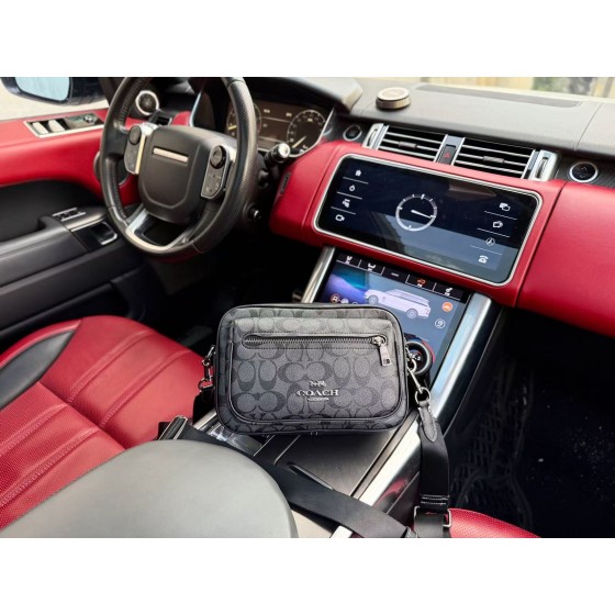 ¥520 【Coach】⭐Q5x⭐769⭐ 尺寸：25x17x6CM 凯撒