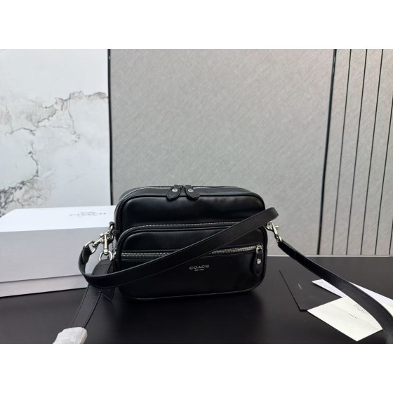¥560【Coach】 ⭐2001⭐E4⭐  尺寸：18 x 24CM ming