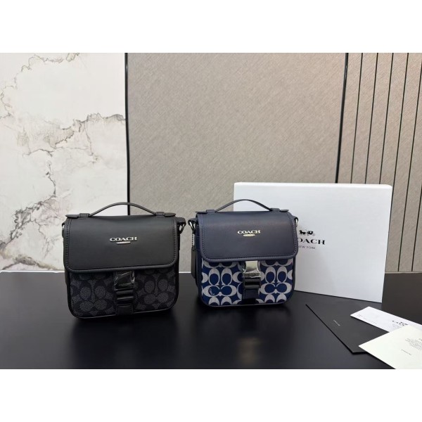 ¥530【Coach】 ⭐727c⭐71S⭐ 尺寸：18 x 15CM ming