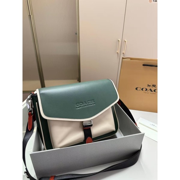 ¥560【Coach】 ⭐54⭐j7⭐ 尺寸：30×22.5×7CM 雪