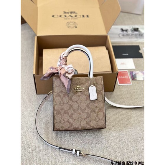 ¥520 【Coach】⭐⭐ 569⭐3-  尺寸 长17cm 宽8cm 高17cm 美子
