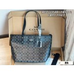 ¥540【Coach】 ⭐⭐829⭐2- 尺寸 长29cn 宽13.5cm 高25cm 上喜