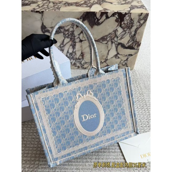 ¥630【Dior】 ⭐929A⭐7uU⭐ 尺寸：35×28CM vc