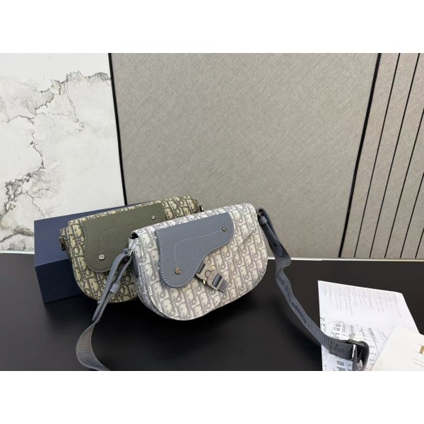 ¥565【Dior】 ⭐900y⭐pP0⭐ ming 尺寸：18 x 24CM ming