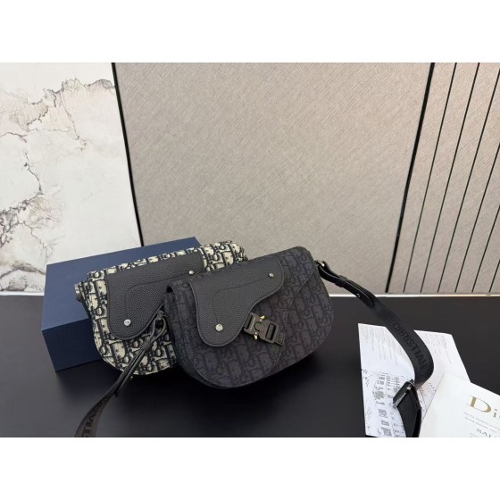 ¥560 【Dior】⭐311SZ⭐zz6⭐ ming 尺寸：18 x 24CM ming
