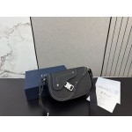 ¥560【Dior】 ⭐311Q⭐3EQw5⭐ ming 尺寸：18 x 24CM ming