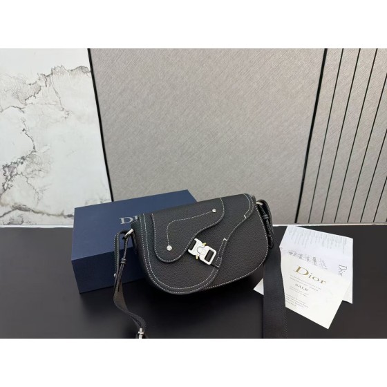 ¥560【Dior】 ⭐311Q⭐3EQw5⭐ ming 尺寸：18 x 24CM ming