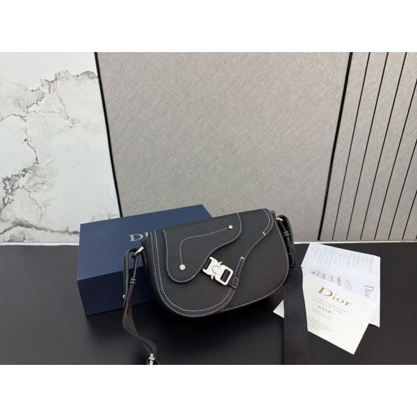 ¥560【Dior】 ⭐311Q⭐3EQw5⭐ ming 尺寸：18 x 24CM ming