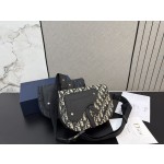 ¥540 【Dior】⭐46yy7⭐50OI⭐ ming 尺寸：23 x 17CM ming