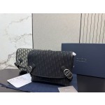 ¥580 【Dior】⭐2Q4x⭐76⭐ ming 尺寸：31 x 25CM ming