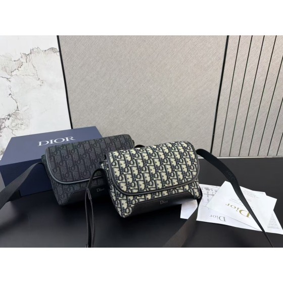 ¥570 【Dior】⭐5A69⭐76⭐ ming 尺寸：17 x 20CM ming