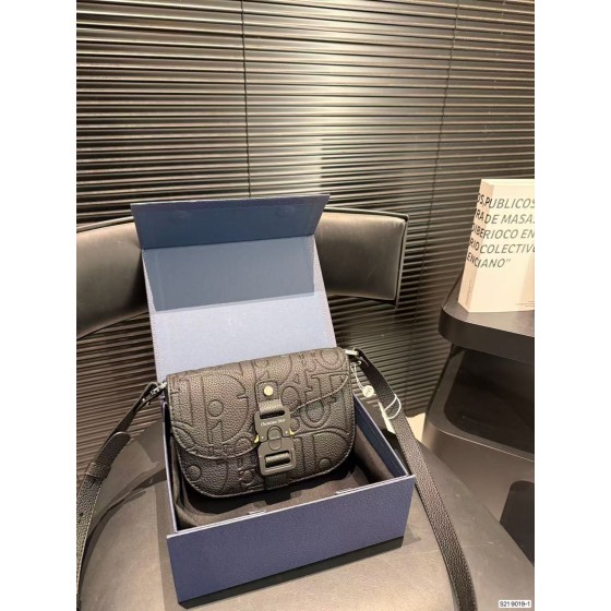 ¥560 【Dior】⭐e6⭐76⭐ LX 尺寸：20×14CM LX