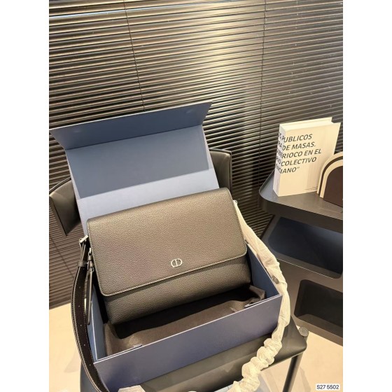 ¥560 【Dior】⭐r7⭐66⭐ LX 尺寸：30×23CM LX
