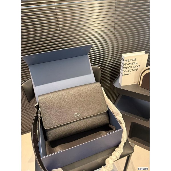 ¥560 【Dior】⭐r7⭐66⭐ LX 尺寸：30×23CM LX