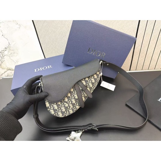 ¥570【Dior】 ⭐0t⭐47⭐ LX 尺寸：17×26CM LX